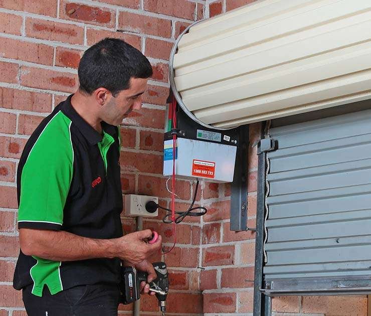 Garage Door Serviceperson