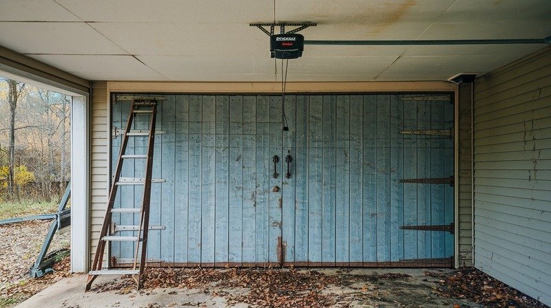 What Causes Garage Door Opener Noise In Tennessee